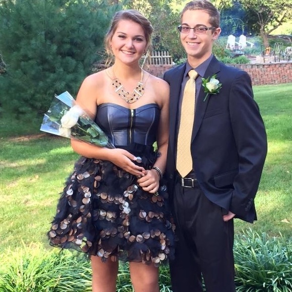 Straples Homecoming or prom dress - Picture 8 of 8